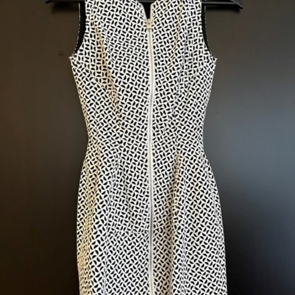 ALAÏA Black & White Dress - Size 36 - Picture 7 of 15
